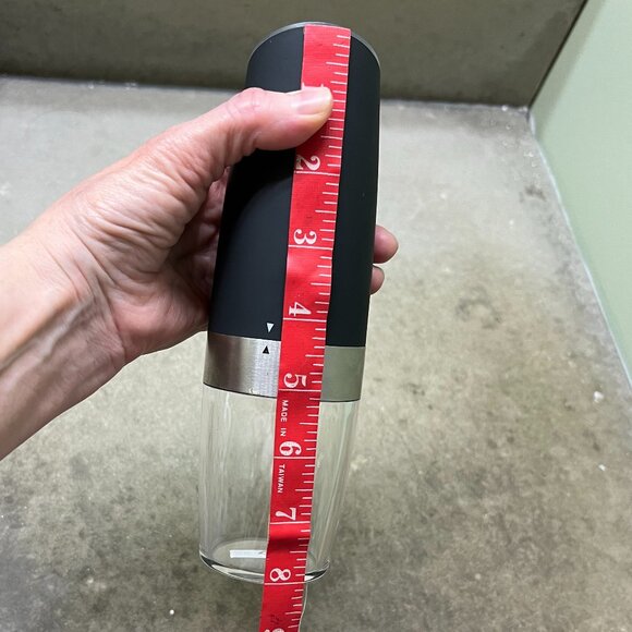 Set of 2 Cook's Essentials Battery Operated Auto Spice Gravity Mills, 8" x 2” - Picture 3 of 9